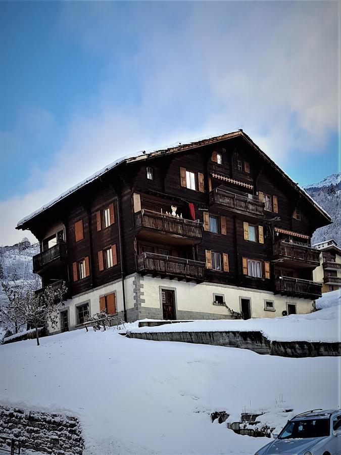Alpen-Sonne Apartamento Sankt Niklaus Exterior foto